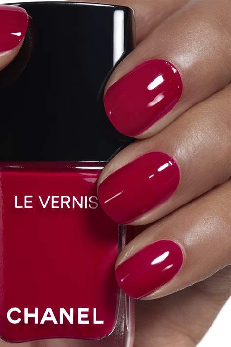 CHANEL Le Vernis ~ Nail Colour .